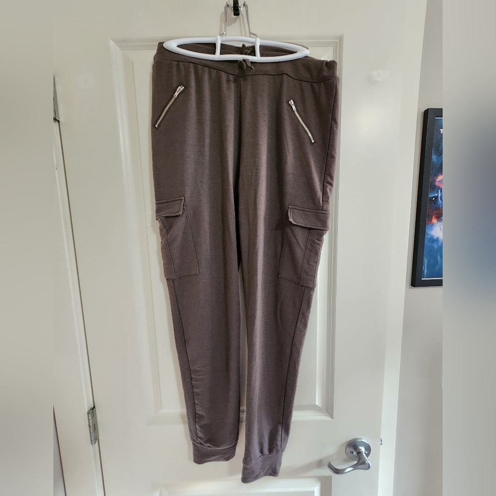 ✨️3/$20✨️ GSL Green Joggers